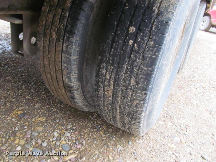 image for item K4775 1999 Hillsboro 326-TD-BT equipment trailer