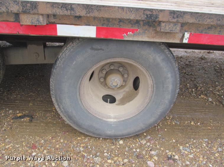 image for item K4775 1999 Hillsboro 326-TD-BT equipment trailer