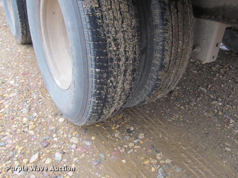 image for item K4775 1999 Hillsboro 326-TD-BT equipment trailer