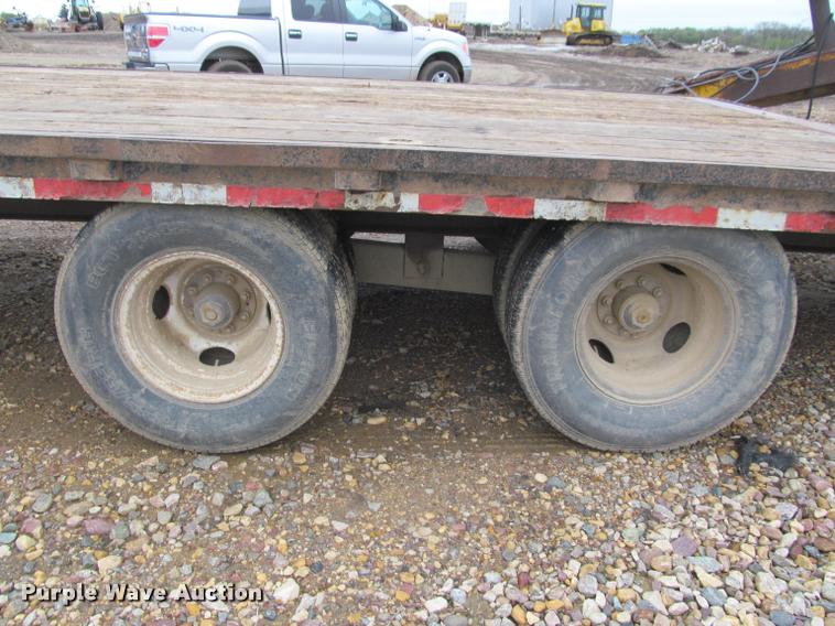 image for item K4775 1999 Hillsboro 326-TD-BT equipment trailer