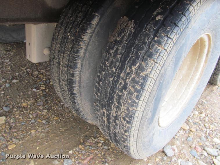 image for item K4775 1999 Hillsboro 326-TD-BT equipment trailer