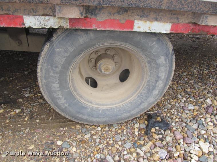 image for item K4775 1999 Hillsboro 326-TD-BT equipment trailer