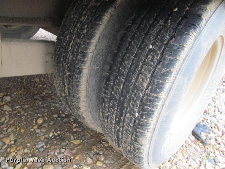 image for item K4775 1999 Hillsboro 326-TD-BT equipment trailer