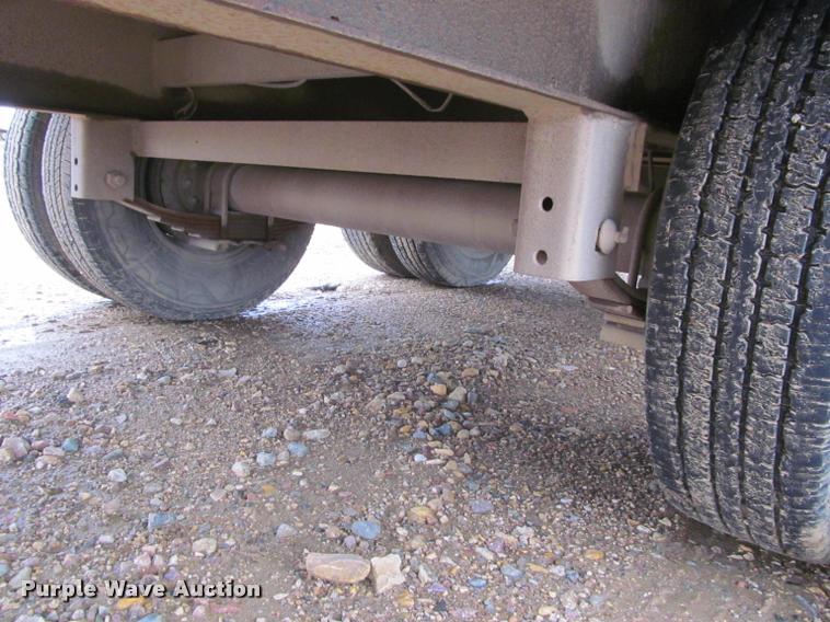 image for item K4775 1999 Hillsboro 326-TD-BT equipment trailer