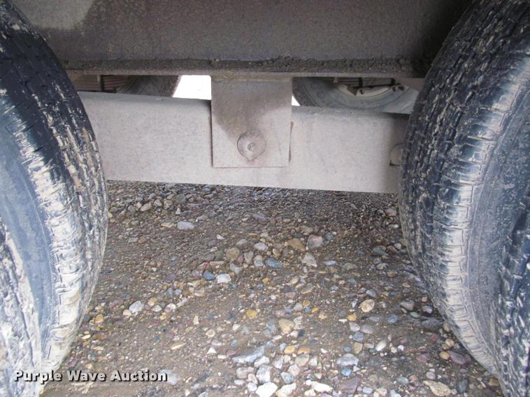 image for item K4775 1999 Hillsboro 326-TD-BT equipment trailer