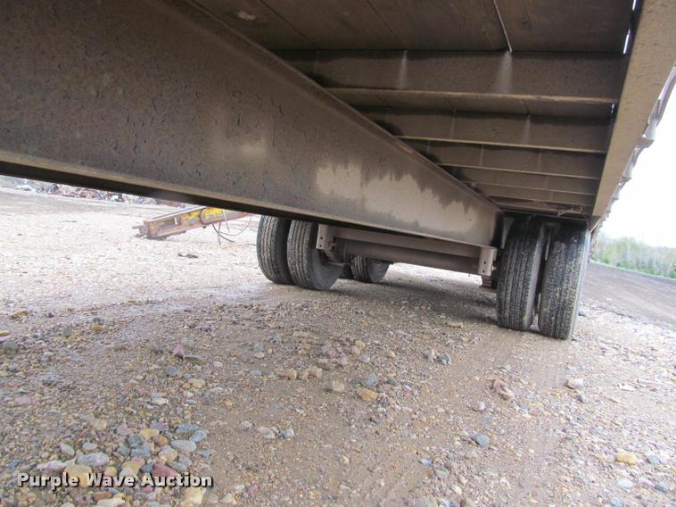 image for item K4775 1999 Hillsboro 326-TD-BT equipment trailer