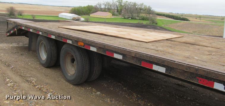 image for item K4784 2003 Dressen 830GBT-20 equipment trailer