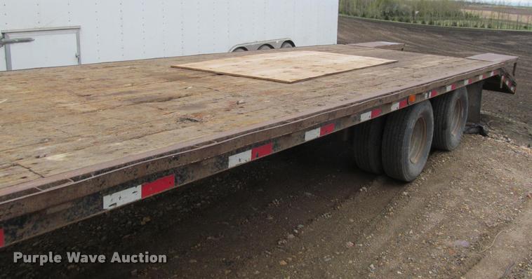 image for item K4784 2003 Dressen 830GBT-20 equipment trailer
