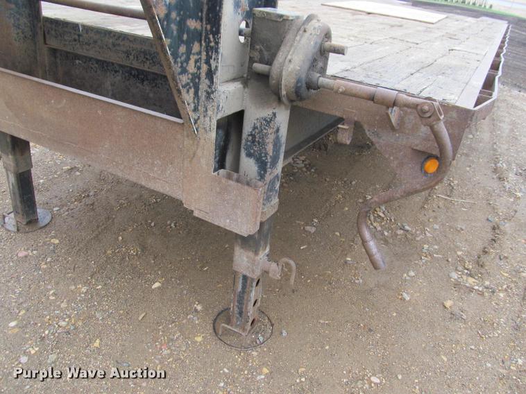 image for item K4784 2003 Dressen 830GBT-20 equipment trailer