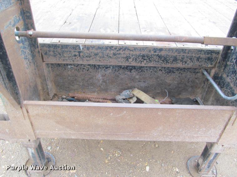 image for item K4784 2003 Dressen 830GBT-20 equipment trailer