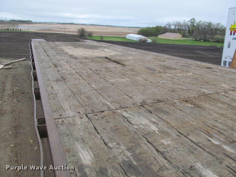 image for item K4784 2003 Dressen 830GBT-20 equipment trailer