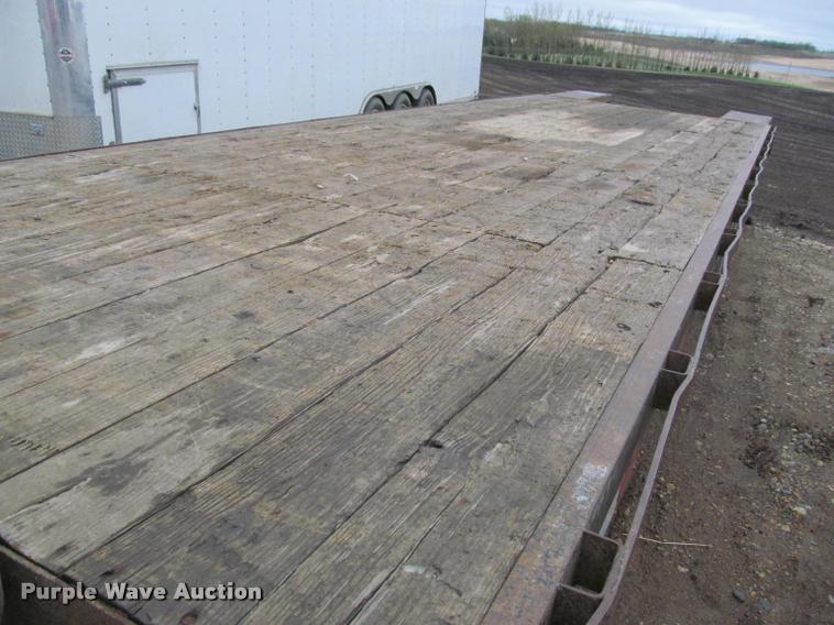 image for item K4784 2003 Dressen 830GBT-20 equipment trailer