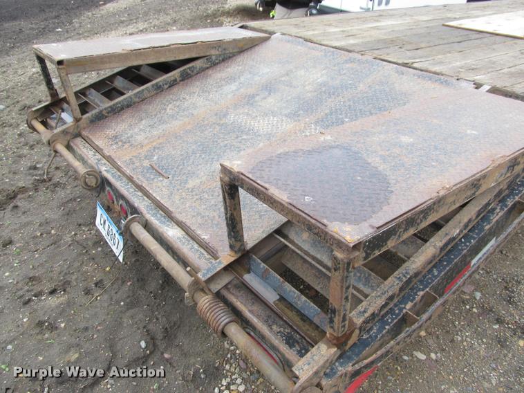 image for item K4784 2003 Dressen 830GBT-20 equipment trailer