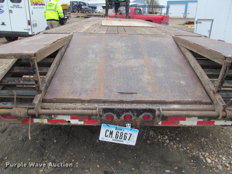 image for item K4784 2003 Dressen 830GBT-20 equipment trailer