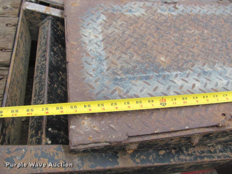 image for item K4784 2003 Dressen 830GBT-20 equipment trailer