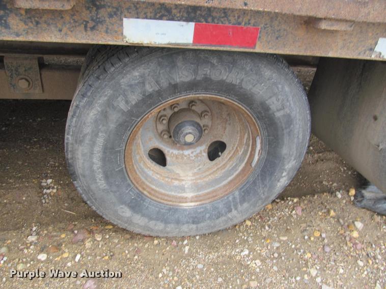 image for item K4784 2003 Dressen 830GBT-20 equipment trailer