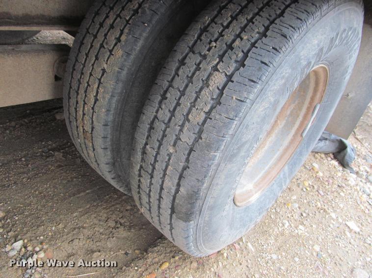 image for item K4784 2003 Dressen 830GBT-20 equipment trailer