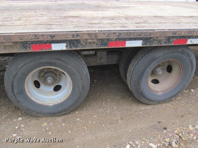 image for item K4784 2003 Dressen 830GBT-20 equipment trailer
