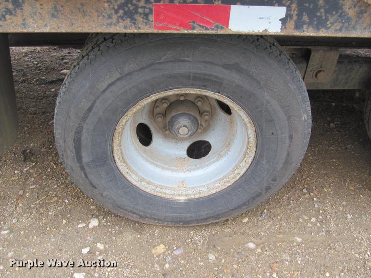 image for item K4784 2003 Dressen 830GBT-20 equipment trailer