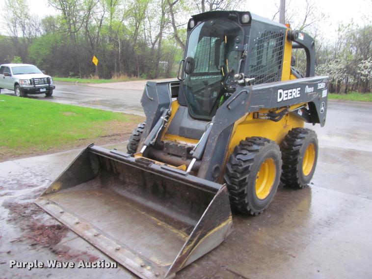 image for item K4794 2012 John Deere 326D skid steer