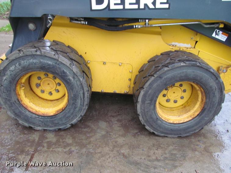 image for item K4795 2011 John Deere 332D skid steer