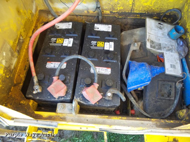 image for item K7653 2000 Kobelco SK330LC excavator