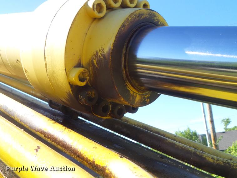 image for item K7653 2000 Kobelco SK330LC excavator