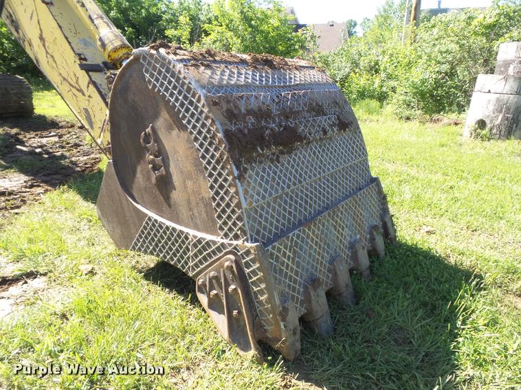 image for item K7653 2000 Kobelco SK330LC excavator