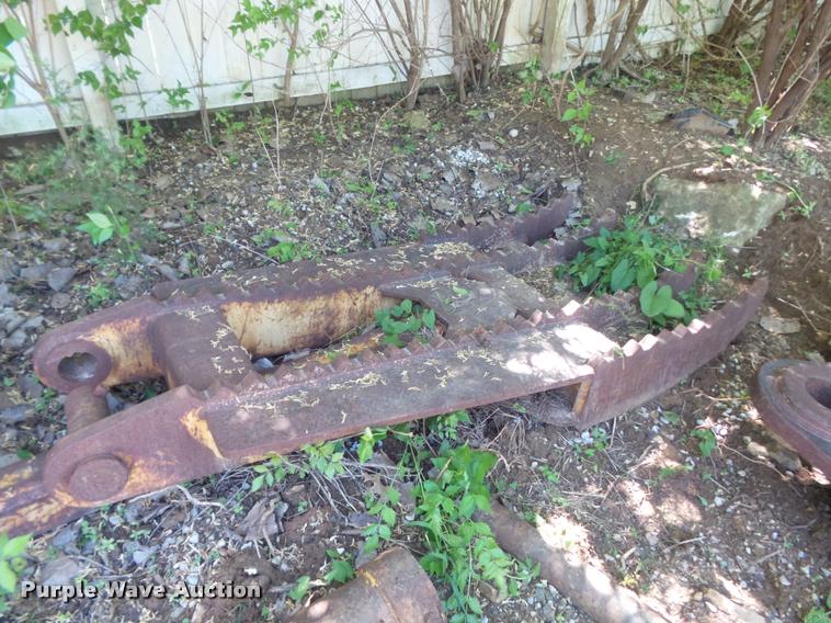 image for item K7653 2000 Kobelco SK330LC excavator