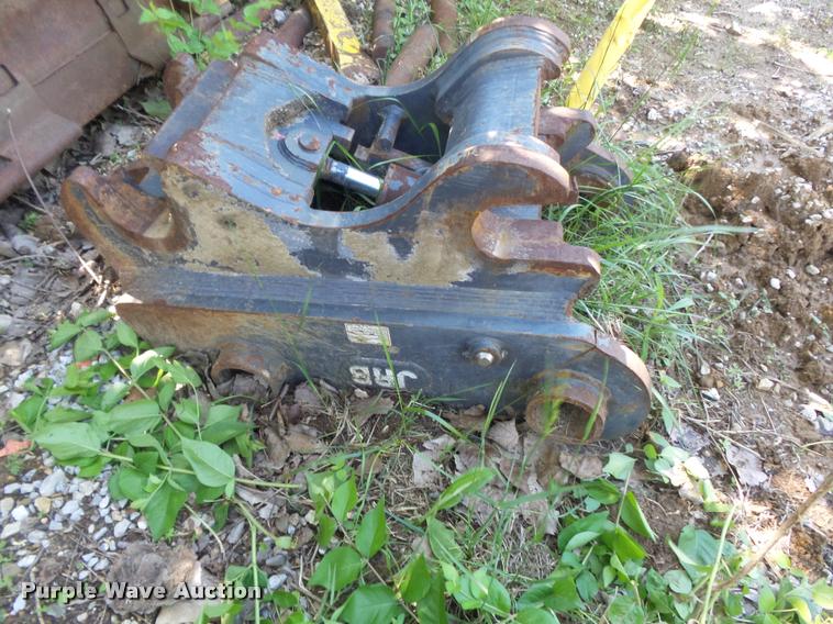 image for item K7653 2000 Kobelco SK330LC excavator