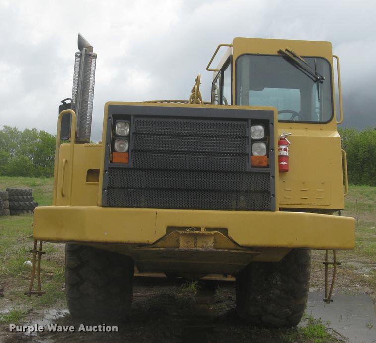 image for item L2358 2000 Caterpillar 615C Series II elevating scaper