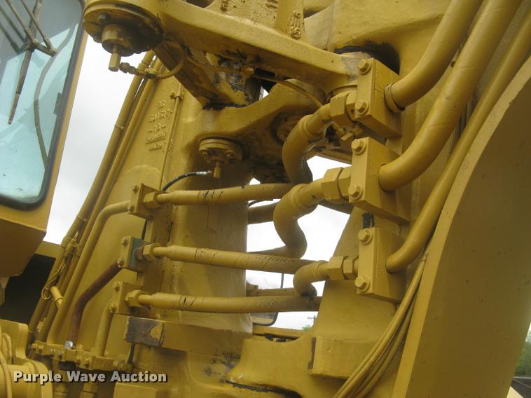 image for item L2358 2000 Caterpillar 615C Series II elevating scaper