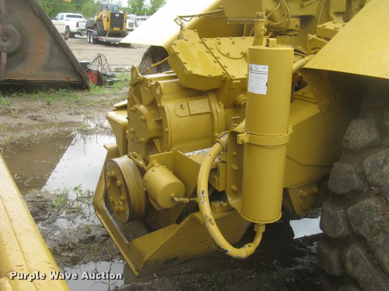 image for item L2358 2000 Caterpillar 615C Series II elevating scaper