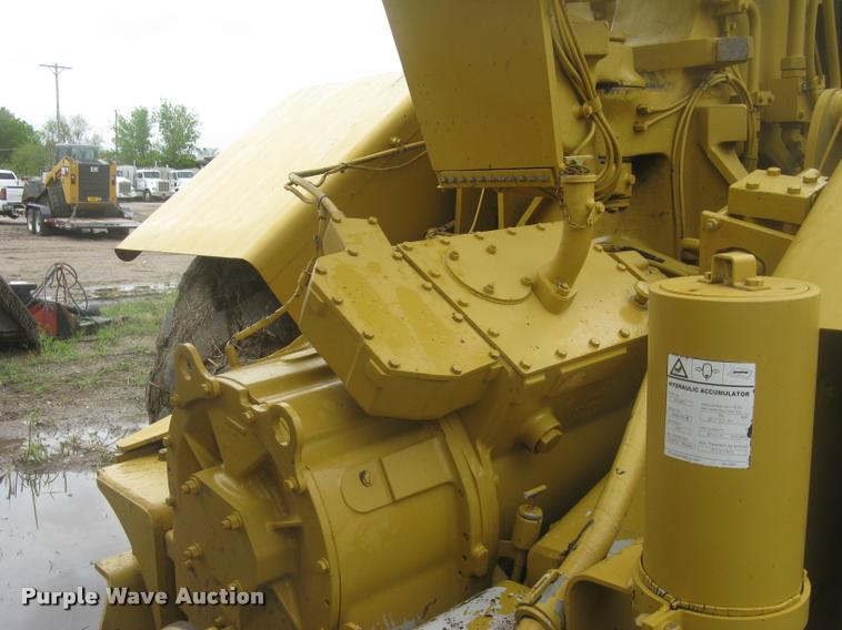 image for item L2358 2000 Caterpillar 615C Series II elevating scaper