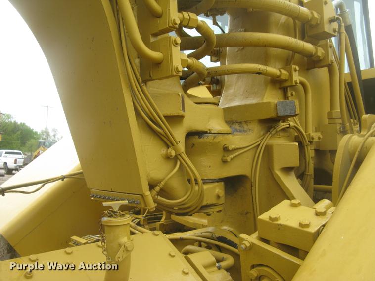 image for item L2358 2000 Caterpillar 615C Series II elevating scaper