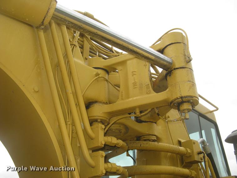 image for item L2358 2000 Caterpillar 615C Series II elevating scaper