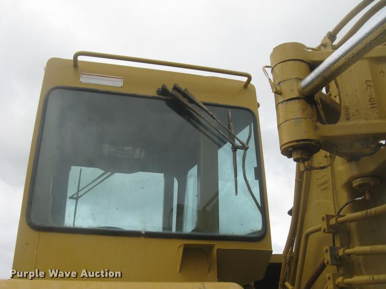 image for item L2358 2000 Caterpillar 615C Series II elevating scaper