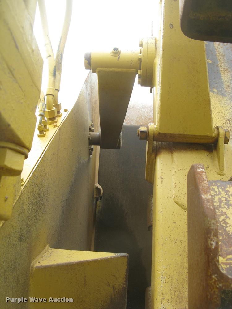 image for item L2358 2000 Caterpillar 615C Series II elevating scaper