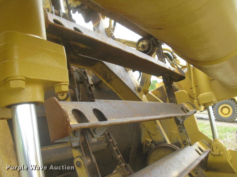 image for item L2358 2000 Caterpillar 615C Series II elevating scaper