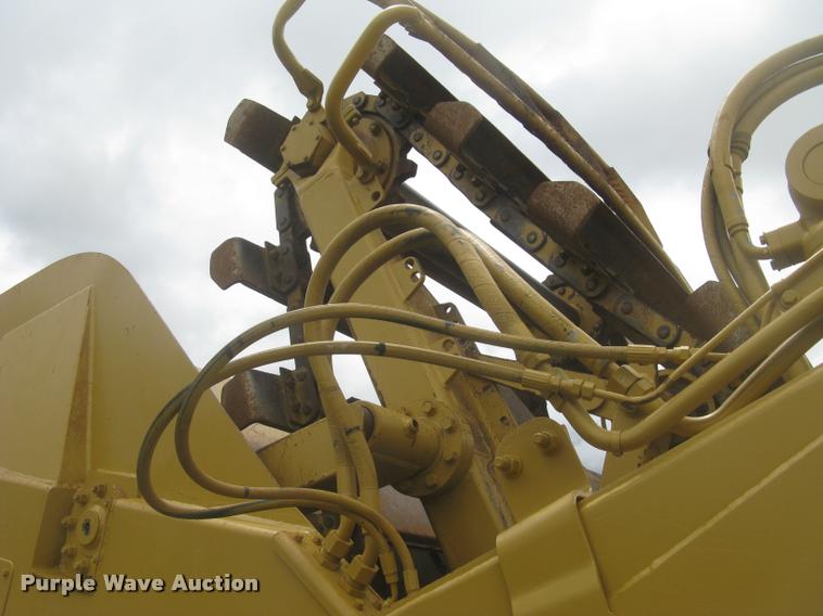 image for item L2358 2000 Caterpillar 615C Series II elevating scaper