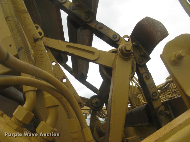 image for item L2358 2000 Caterpillar 615C Series II elevating scaper