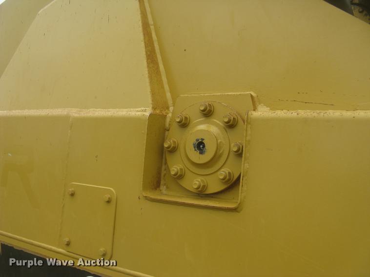 image for item L2358 2000 Caterpillar 615C Series II elevating scaper