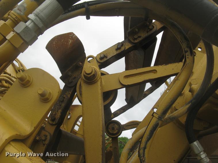 image for item L2358 2000 Caterpillar 615C Series II elevating scaper