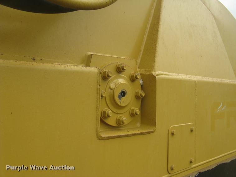 image for item L2358 2000 Caterpillar 615C Series II elevating scaper