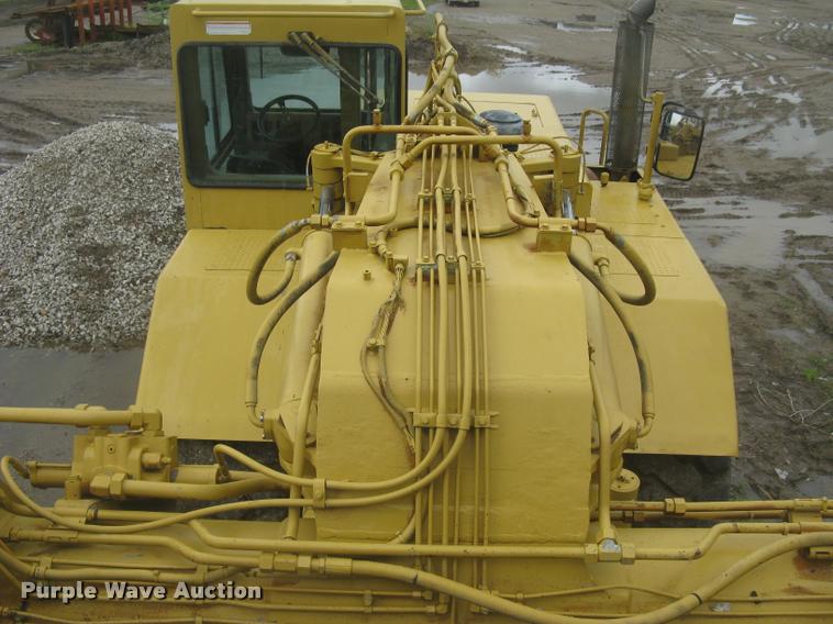 image for item L2358 2000 Caterpillar 615C Series II elevating scaper