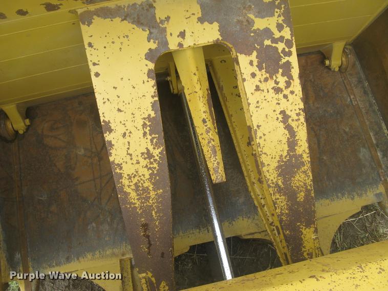 image for item L2358 2000 Caterpillar 615C Series II elevating scaper