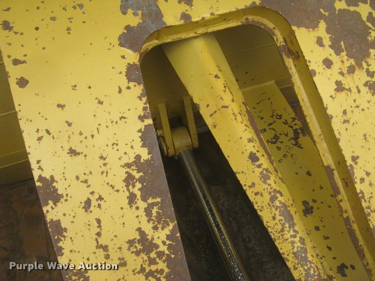 image for item L2358 2000 Caterpillar 615C Series II elevating scaper