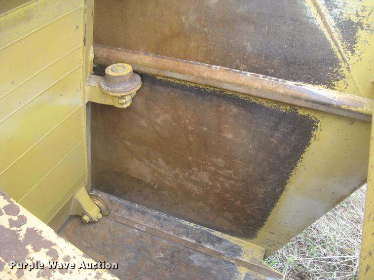 image for item L2358 2000 Caterpillar 615C Series II elevating scaper