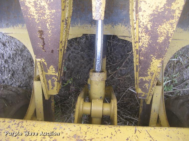 image for item L2358 2000 Caterpillar 615C Series II elevating scaper