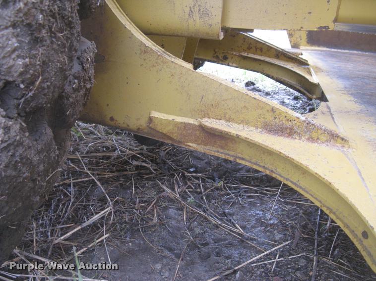 image for item L2358 2000 Caterpillar 615C Series II elevating scaper